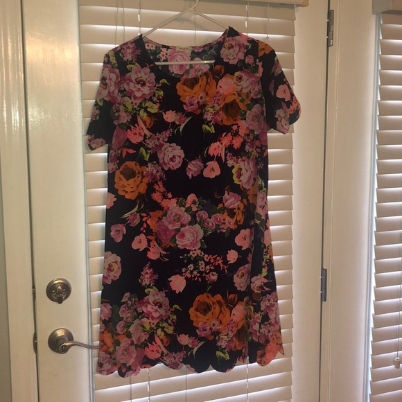 Dress no longer fits. - Picture 1 of 2